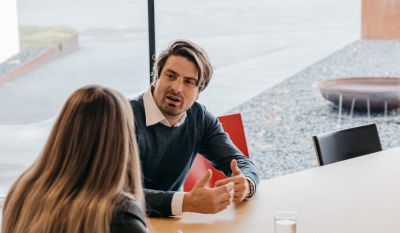 Matthias Prödl im Interview, Sigrid Merth von hinten