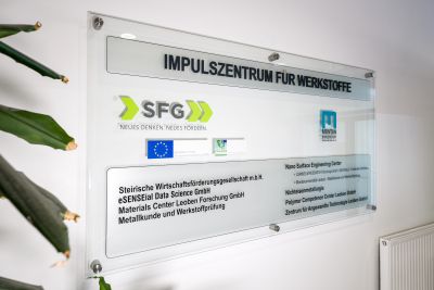 Schild "Impulszentrum für Werkstoffe"