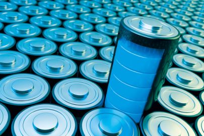 © SFG Blaue Batterien, eine steht heraus und ist voll aufgeladen