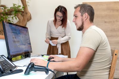 Thomas Rosenberger vor Computer