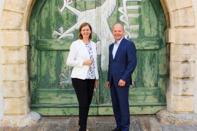 Wirtschafts- und Forschungslandesrätin Barbara Eibinger-Miedl und AT&S-Vorstandsvorsitzender Andreas Gerstenmayer.