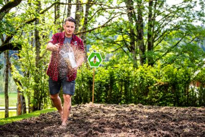 Ansäen eine Bienenwiese mit Andreas Gabalier in der Ramsau