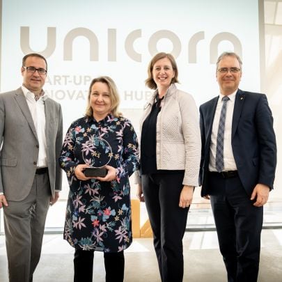 Christoph Ludwig (GF SFG), Katalin Barta Weissert (Projektleiterin Karl-Franzens-Universität Graz), Barbara Eibinger-Miedl (Wirtschaftslandesrätin), Peter Riedler (Rektor Karl-Franzens-Universität Graz)