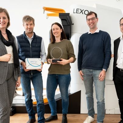 Barbara Eibinger-Miedl (Wirtschaftslandesrätin), Alexander Kollreider (CFO Tyromotion GmbH), Barbara Huber (Vertriebsleiterin Tyromotion), Armin Harrasser (Entwicklungsleiter Tyromotion), Christoph Ludwig (Geschäftsführer Steirische Wirtschaftsförderung SFG)