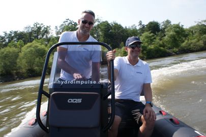 2 Männer auf einem Boot
