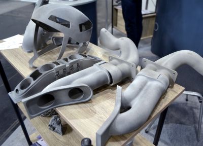 Many different objects printed on 3D printer from powder polyamide. Models printed on industrial 3D printer. Modern new prototyping technology. Additive automation manufacturing 3D printing technology