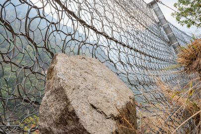 ©Sebastian Resinger Felsabsorption im TRUMER-OMEGA Schutznetz