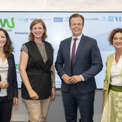 Katharina Lichtenegger (Med Uni Graz), LR Barbara Eibinger-Miedl, LR Karlheinz Kornhäusl und Karoline Riedler (ÖGKV)