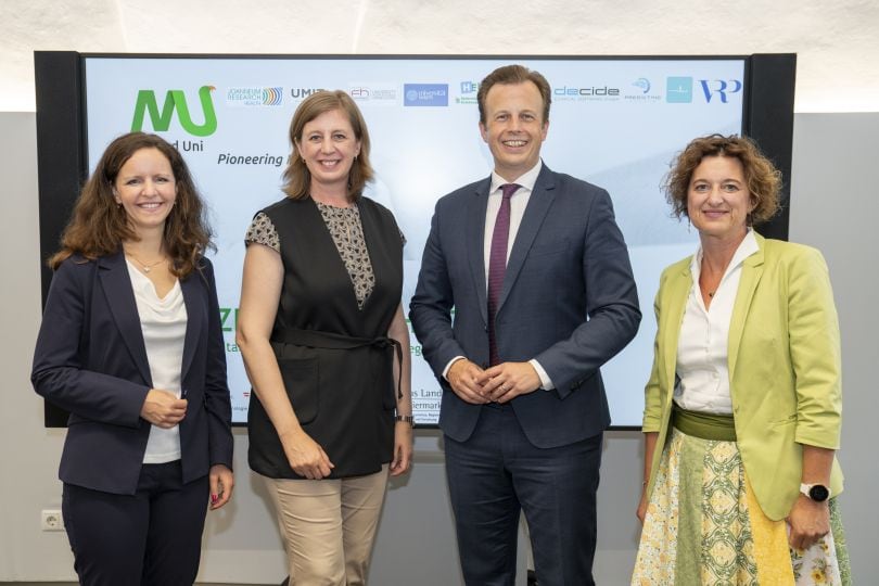 (c) Land Steiermark/Binder Katharina Lichtenegger (Med Uni Graz), LR Barbara Eibinger-Miedl, LR Karlheinz Kornhäusl und Karoline Riedler (ÖGKV)
