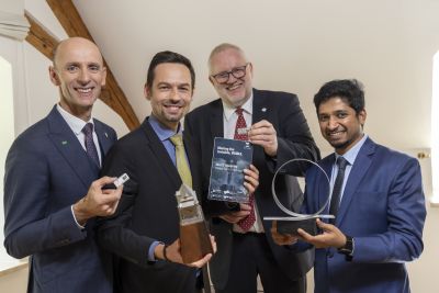 Landesrat Willibald Ehrenhöfer, Stefan Trabesinger (Pro2Future), Gerd Hribernig (Pro2Future) und Muaaz Abdul Hadi (Pro2Future)