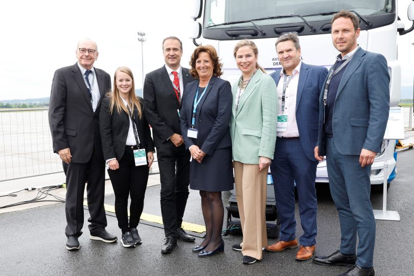 Die 7 ACstyria Gesellschafter (v.l.n.r.) Manfred Kainz (TCM International), Anna Sampl (Spring Components), Christoph Ludwig (SFG), Christa Zengerer (ACstyria), Maria Kollmann (AVL List), Thomas Starzer (voestalpine), Gernot Trüchler (MAGNA STEYR)