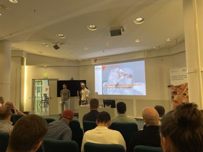 Präsentation in Seminarraum